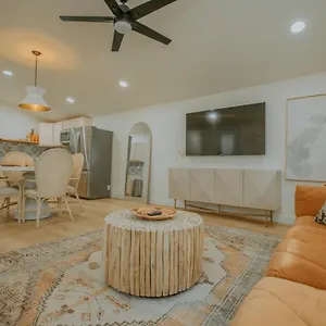 Affittacamere East Downtown Desert Chic Casita-hot Tub-pet Friendly-no Pet Fees!